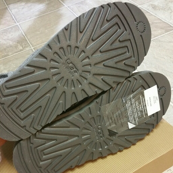 Brand New Uggs  (UNWORN) - Picture 5 of 5